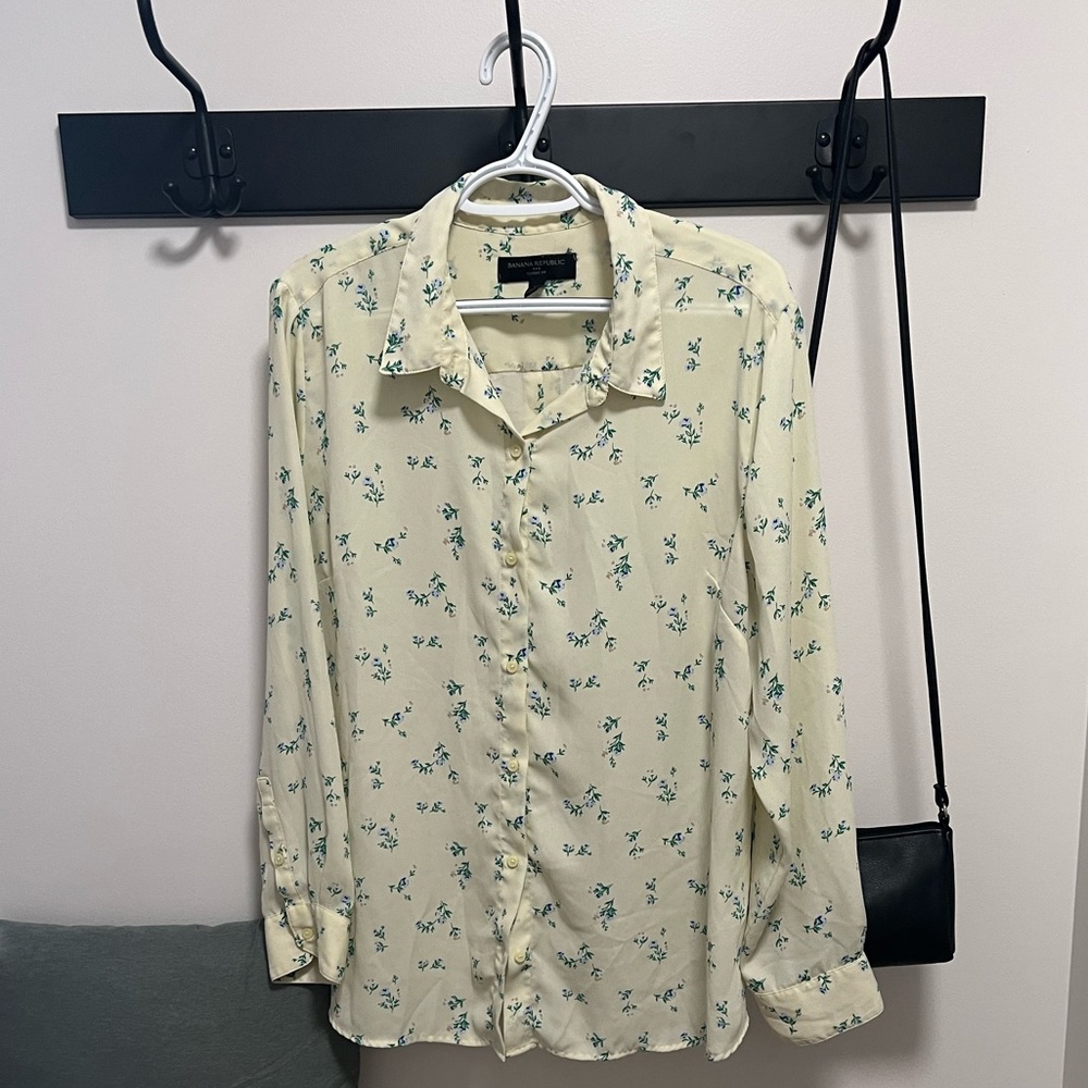 XL - Banana Republic Button Down Blouse